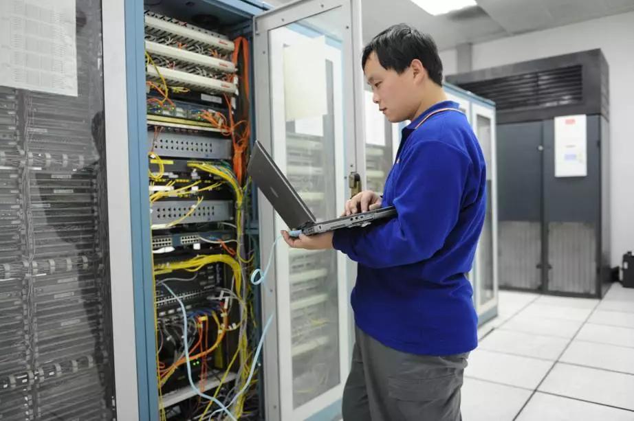 網(wǎng)絡(luò)維護(hù)技術(shù)員齊闖 計(jì)算機(jī)系統(tǒng)集成服務(wù)的守護(hù)者